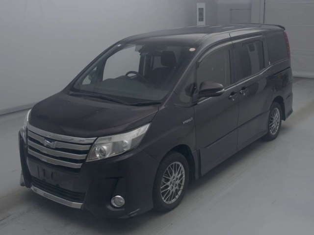 TOYOTA NOAH 2016