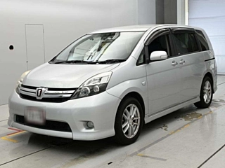Toyota Isis 2011