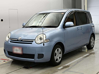 Toyota Sienta 2015
