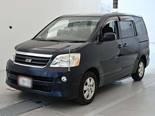 Toyota Noah 2005