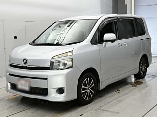 Toyota Voxy 2011