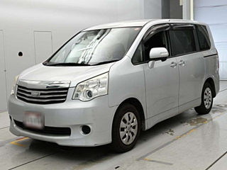 Toyota Noah 2012