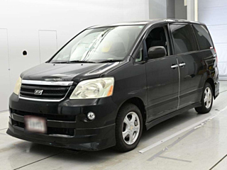 Toyota Noah 2005