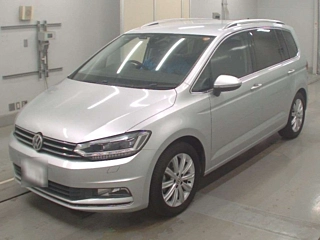 VOLKSWAGEN GOLF TOURAN