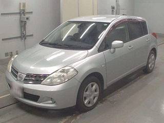NISSAN TIIDA