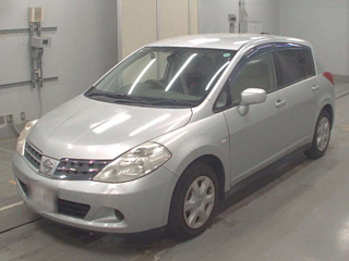 NISSAN TIIDA