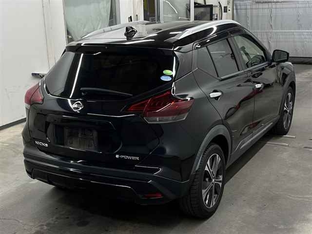 NISSAN KIX 2020