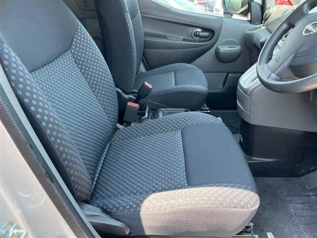 NISSAN NV200 2022