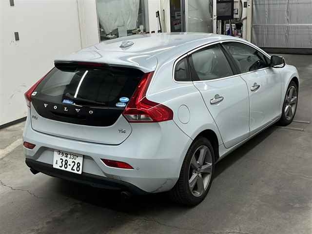 VOLVO V40 2013