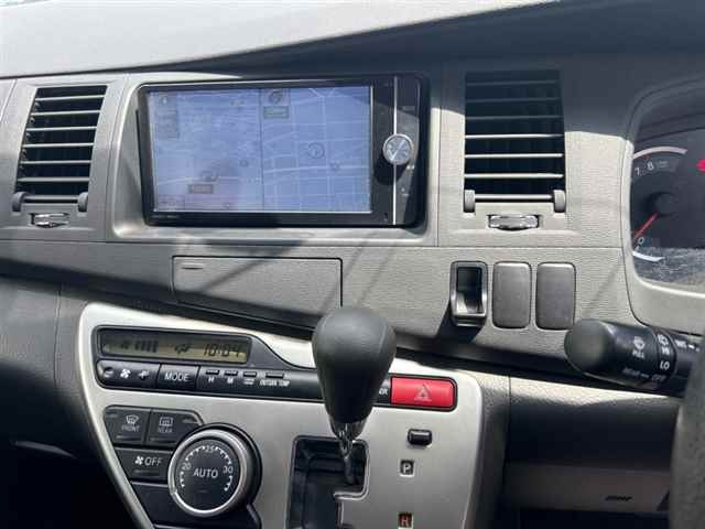 TOYOTA ISIS 2013