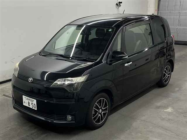 TOYOTA SPADE 2013