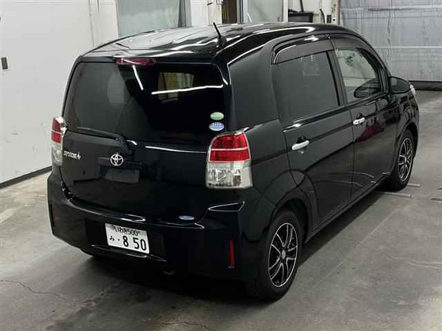 TOYOTA SPADE 2013