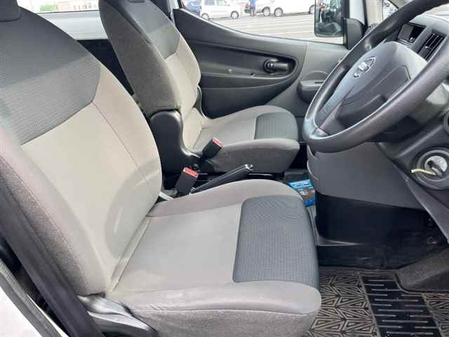 NISSAN NV200 2020