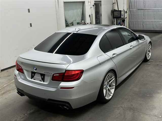 BMW 5 SERIES 2011