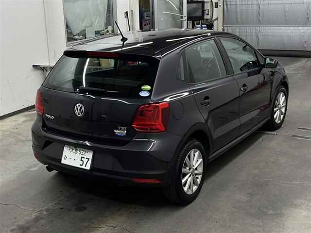 VOLKSWAGEN POLO 2015