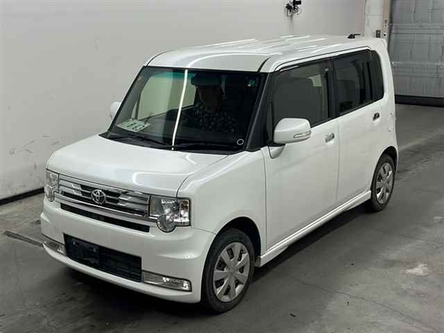 TOYOTA PIXIS SPACE 2012