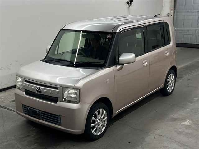 TOYOTA PIXIS SPACE 2012