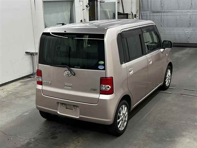 TOYOTA PIXIS SPACE 2012