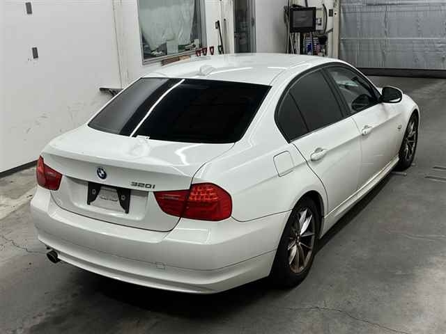BMW 3 SERIES 2010
