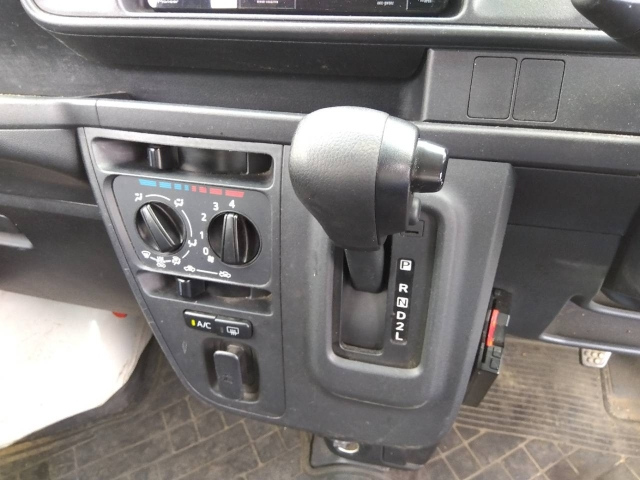 DAIHATSU HIJET VAN 2019