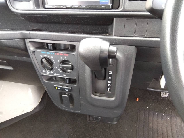 DAIHATSU HIJET VAN 2020