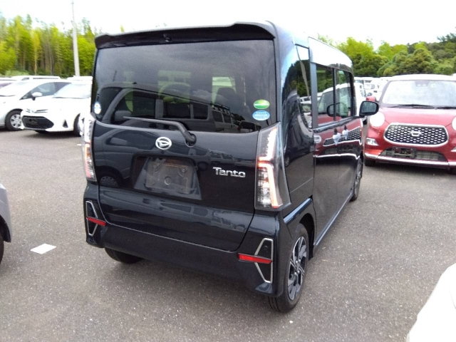 DAIHATSU TANTO 2021