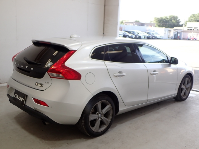 VOLVO V40 2013