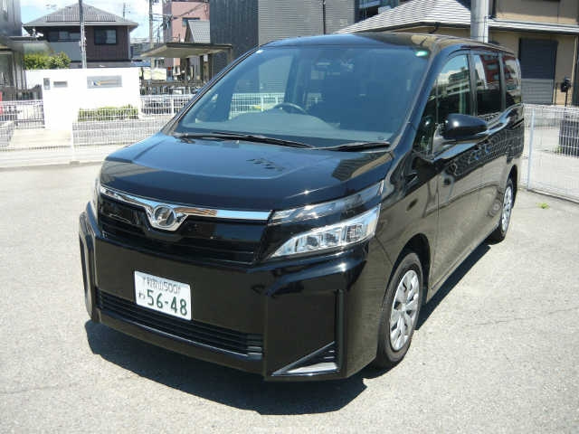 TOYOTA VOXY 2019