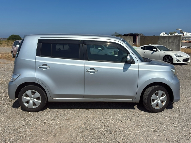 TOYOTA BB 2010