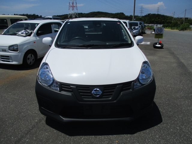 NISSAN AD 2019