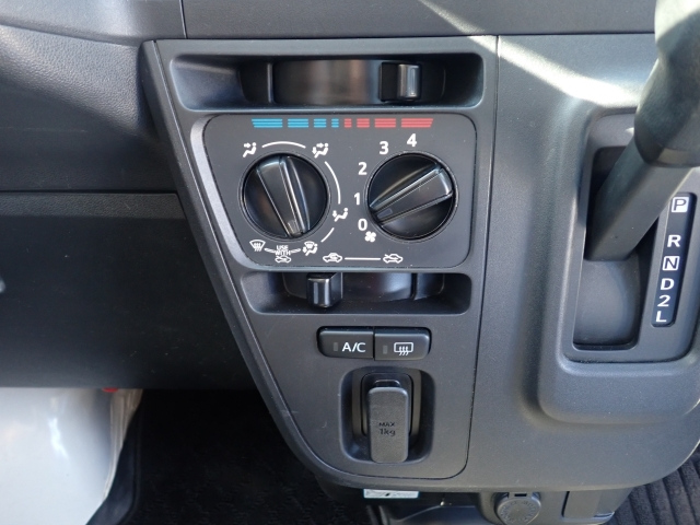 DAIHATSU HIJET VAN 2019