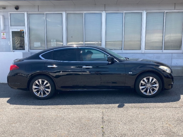 NISSAN FUGA 2013