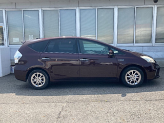 TOYOTA PRIUS ALPHA 2014