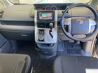 TOYOTA VOXY 2008