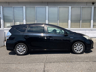 TOYOTA PRIUS ALPHA 2011