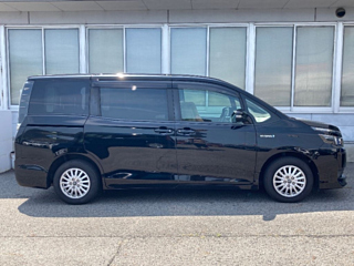 TOYOTA VOXY 2017