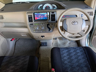 TOYOTA RAUM 2011