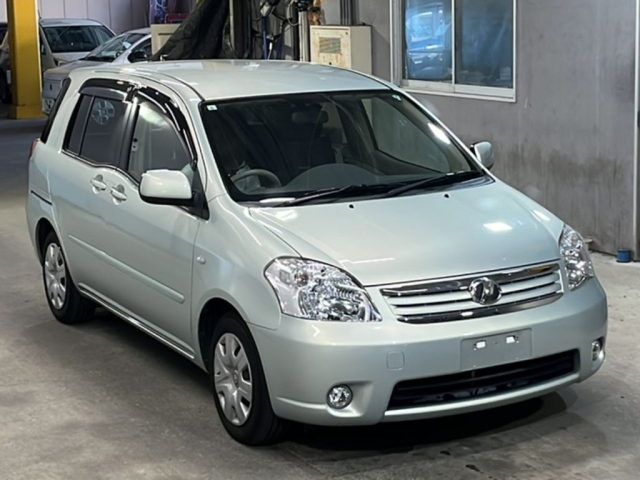 TOYOTA RAUM 2011