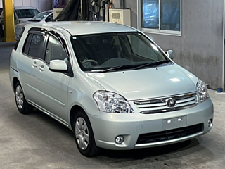 TOYOTA RAUM 2011