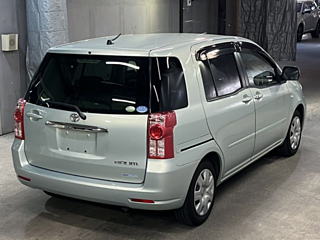 TOYOTA RAUM 2011
