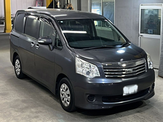 TOYOTA NOAH 2010