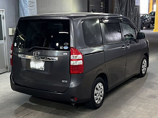 TOYOTA NOAH 2010