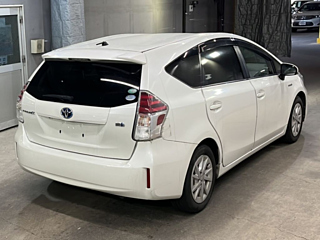 TOYOTA PRIUS ALPHA 2015
