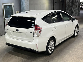 TOYOTA PRIUS ALPHA 2015