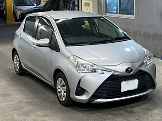 TOYOTA VITZ 2017