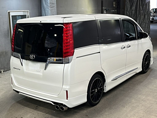 TOYOTA ESQUIRE 2017