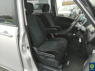 NISSAN SERENA 2013