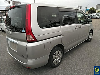 NISSAN SERENA 2010