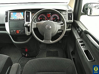 NISSAN SERENA 2010