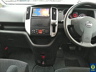 NISSAN SERENA 2010